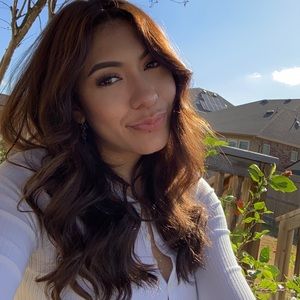 Meet your Posher, Ilyeana